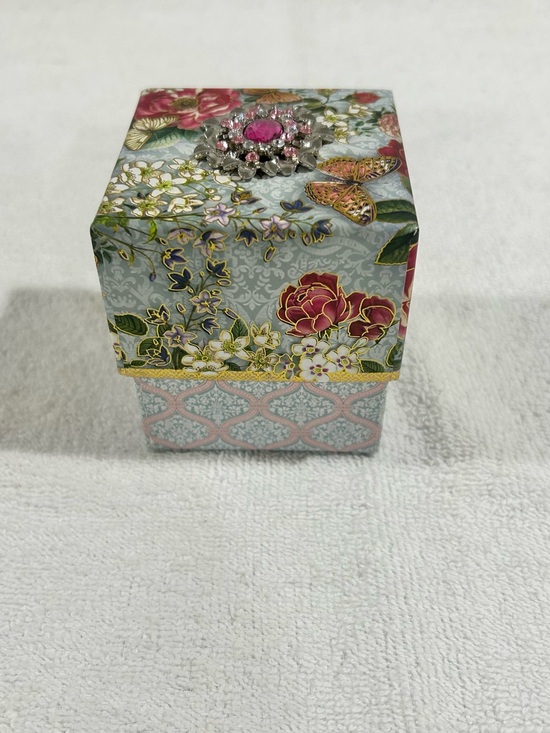 Punch Studio Other - Punch Studio Floral Decorative Soap Box in Pink and Green